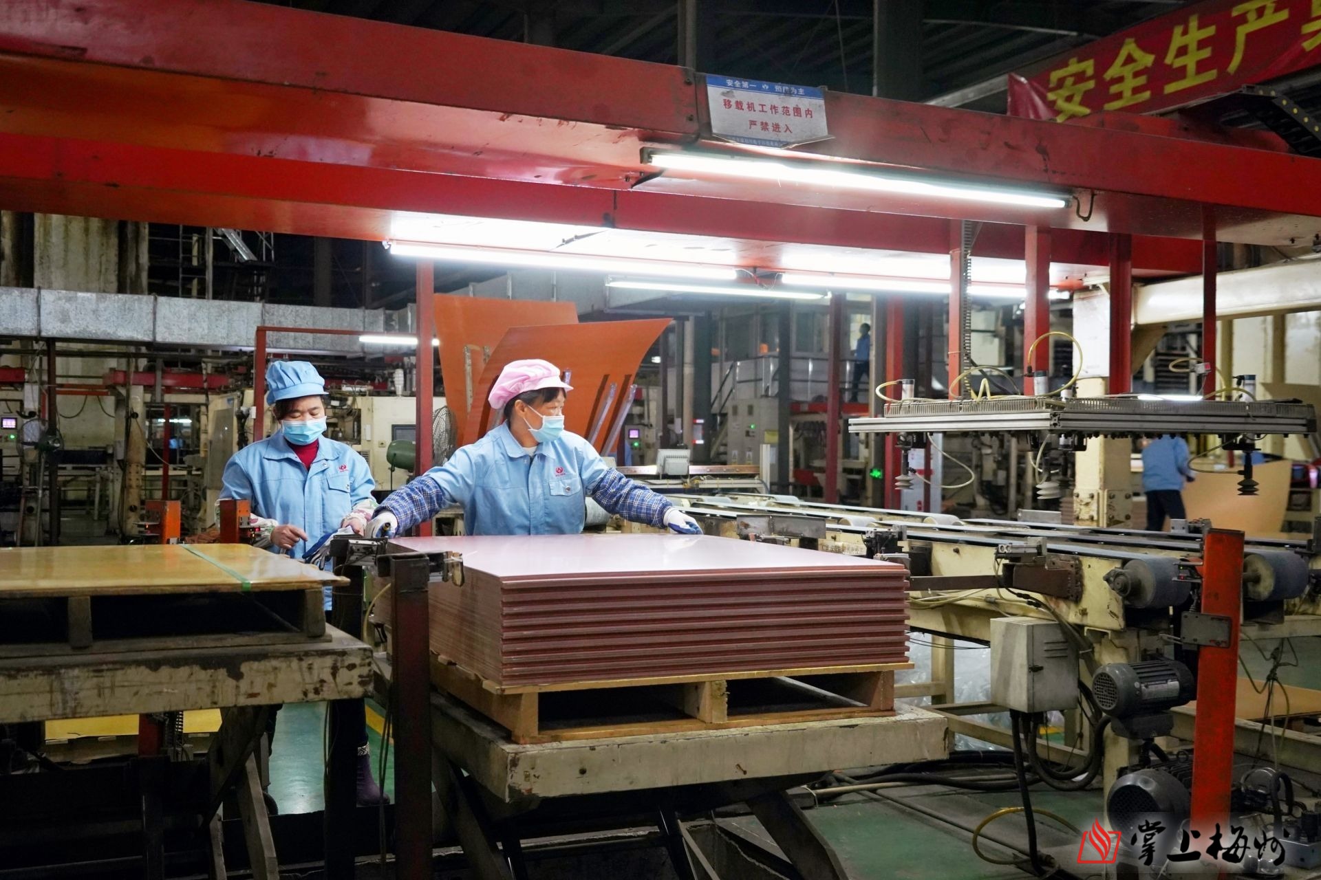 安心返鄉(xiāng)來(lái) 發(fā)展路更寬！梅州市威利邦電子科技有限公司深耕主業(yè)提升效能